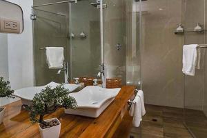 big_la_isla_-galapagos-35